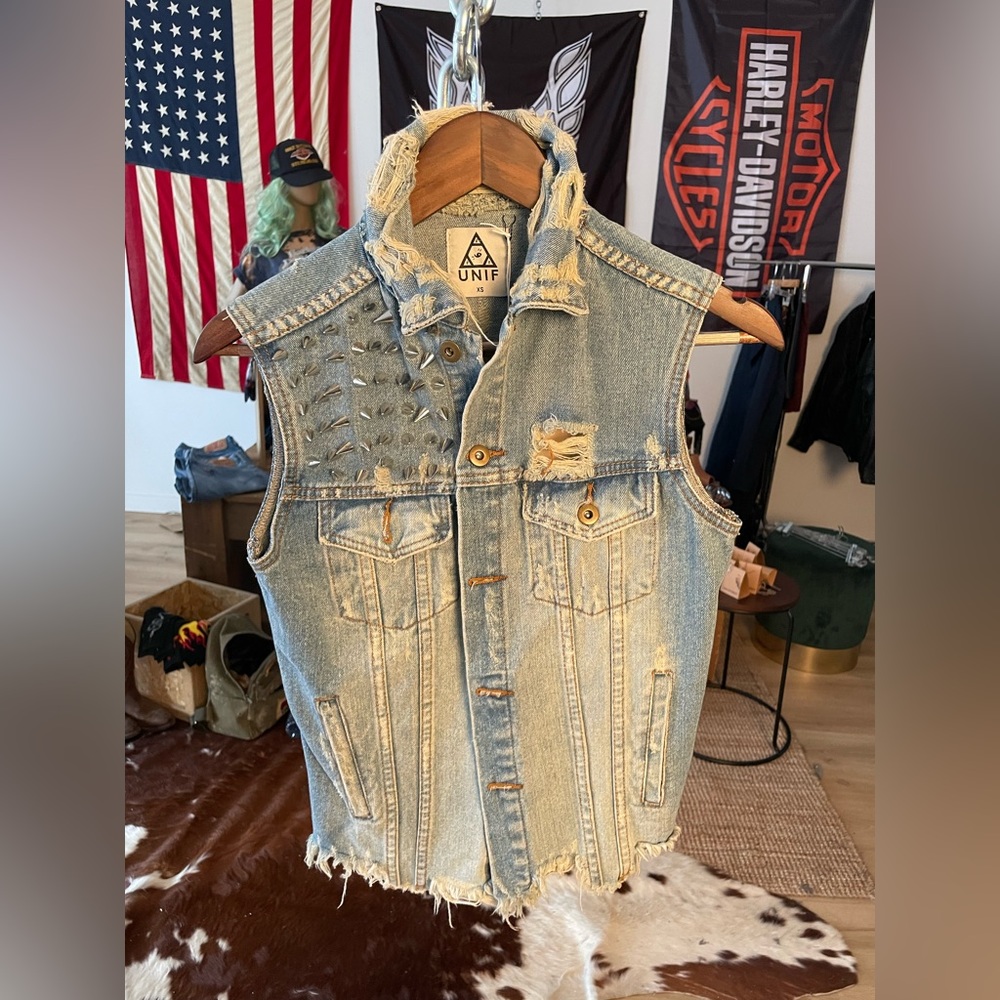 Unif Distressed Vest - Picture 6 of 6